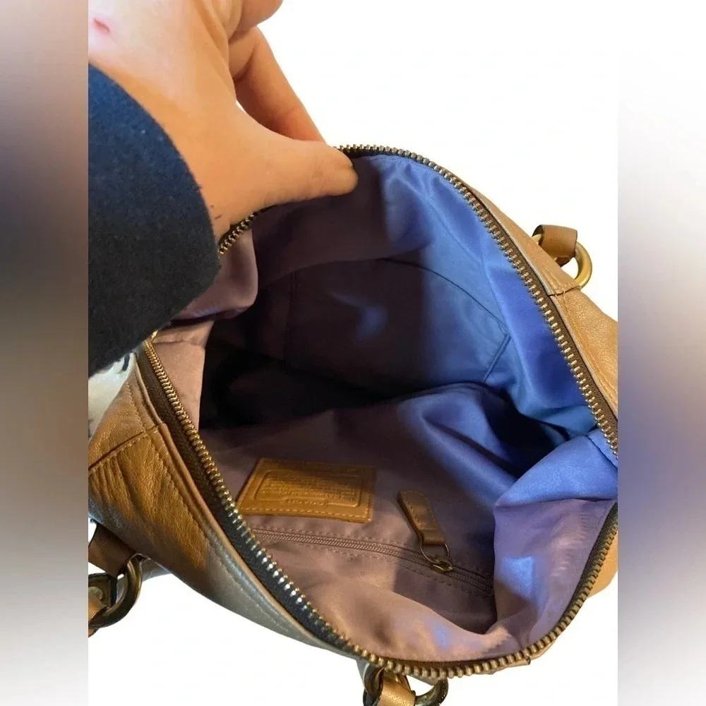 COACH Gorgeous Leather Golden-Tone Shoulder Bag Purse with Lilac Interior GUC